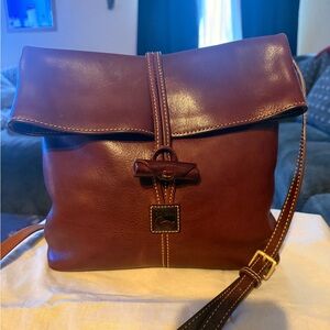 Dooney and Bourke Florentine EUC. Beautiful deep brown chestnut.